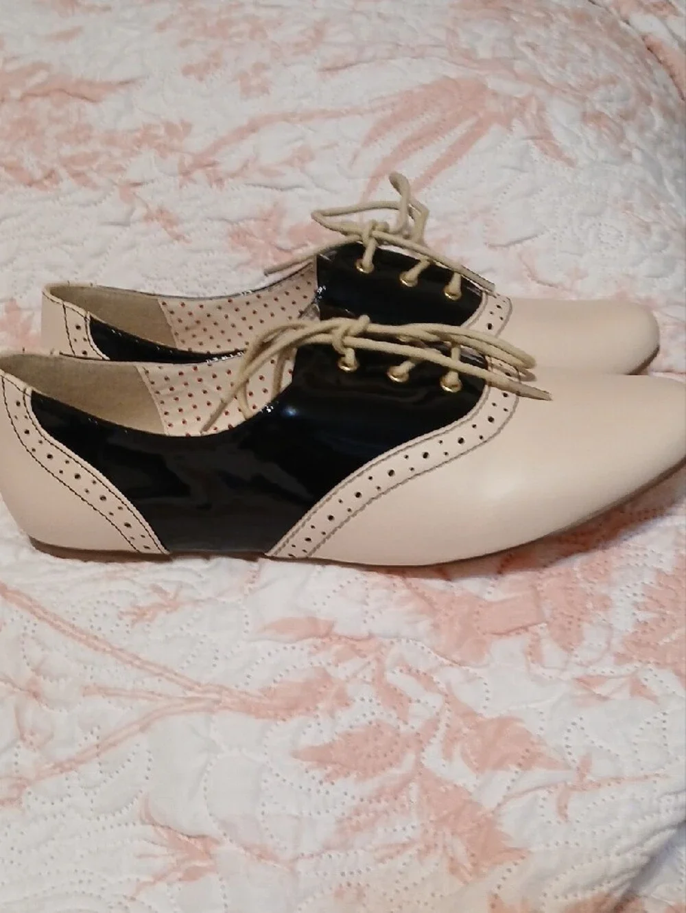 Women's Two-Tone Lace-Up Oxfords in Cream and Black
